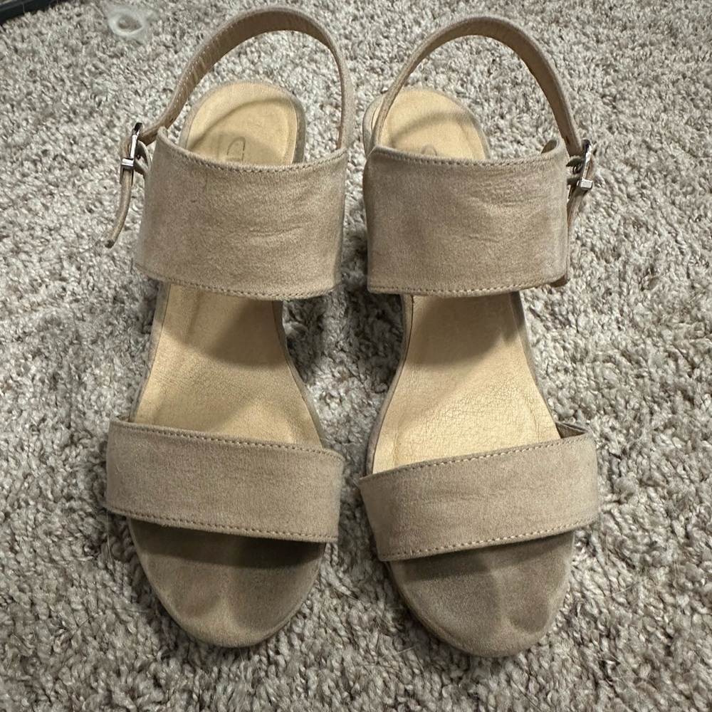 Chinese Laundry nude sandals